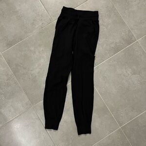 Lululemon women’s black Ready to Rulu slim fit Jogger Pants. Size 0